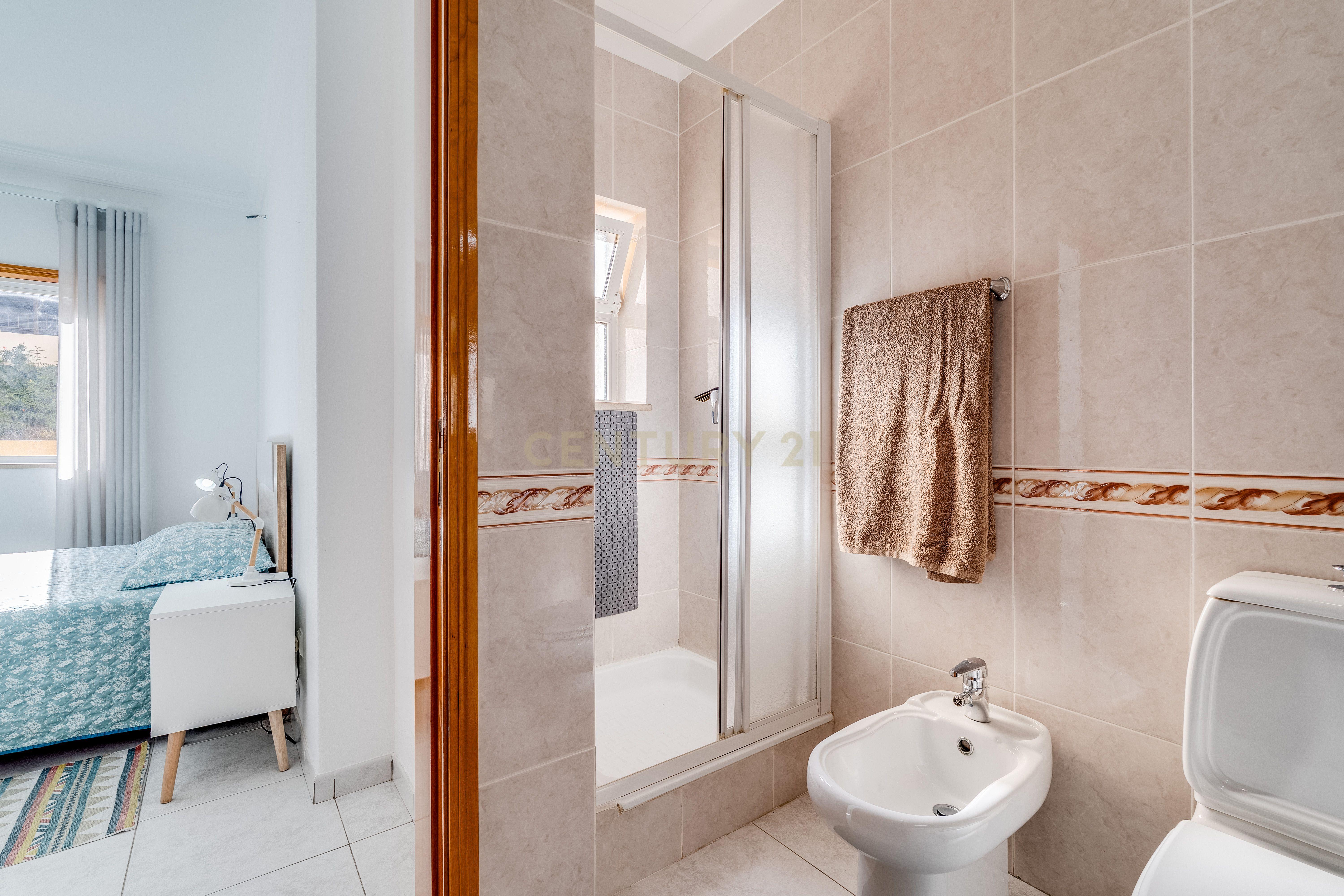 Fotografia 8 de Apartamento T2 com terraço de 210m2 na Praia da Rocha