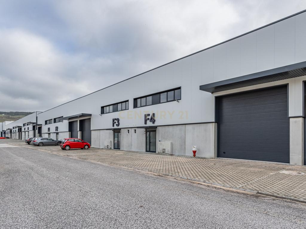 Armazém Industrial 300m² | Mezzanine, Logradouro e Acesso à A10 | Arruda dos Vinhos - Image 5