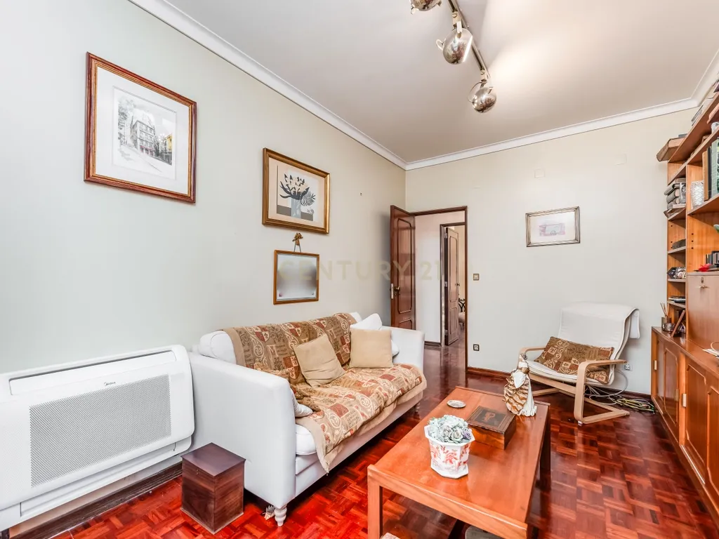 Espetacular Apartamento T5 com Terraço e Garagem, em São Domingos de Benfica, Lisboa - Image 14