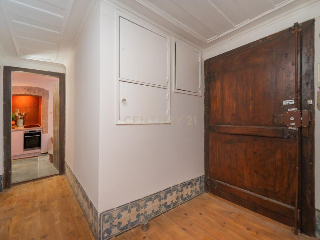 Excelente Apartamento T2 | Janelas Verdes - Image 15