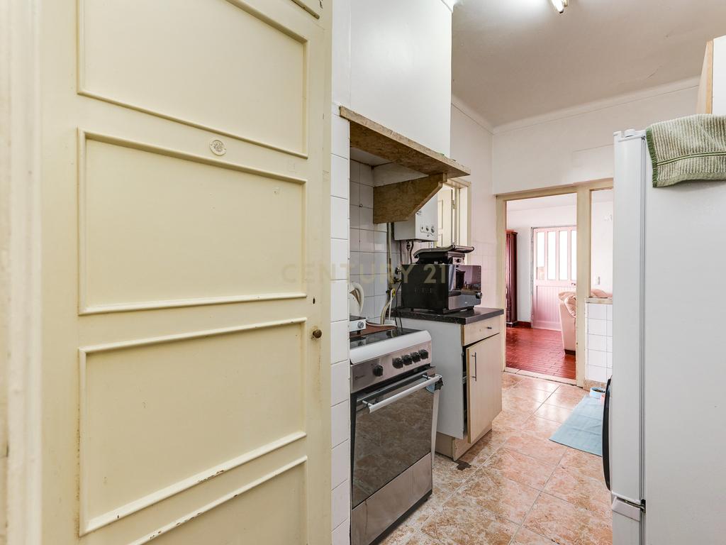Moradia bifamiliar T4+1 em Pinheiro de Loures, com vistas desafogadas, jardim, pátio, varanda e terraço - Image 27