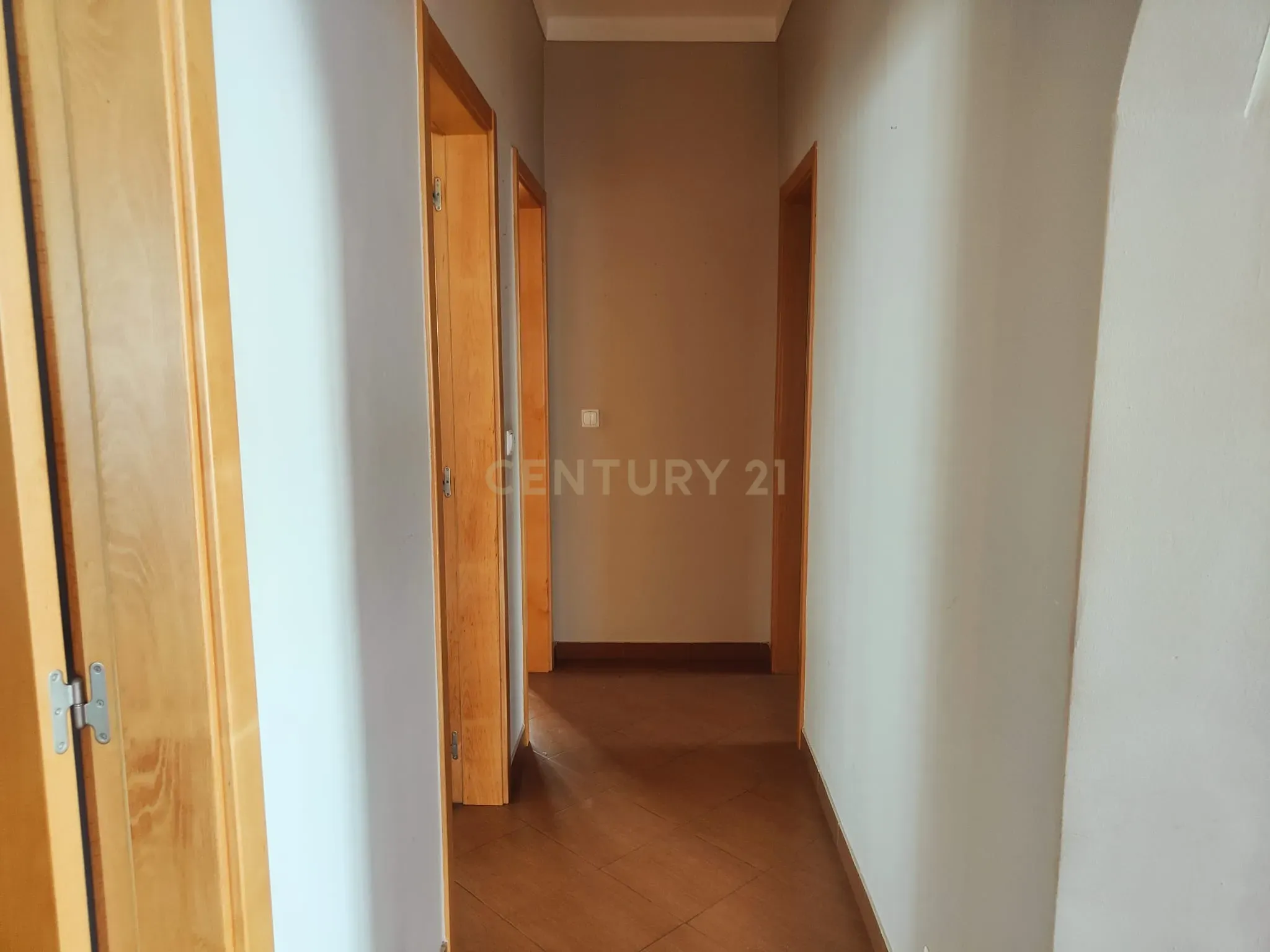 Prédio Bi-Familiar T2 e 2 Anexos Tipologia T1 Em Zona Residencial Tranquila Na Póvoa de Santo Adrião  - Image 35