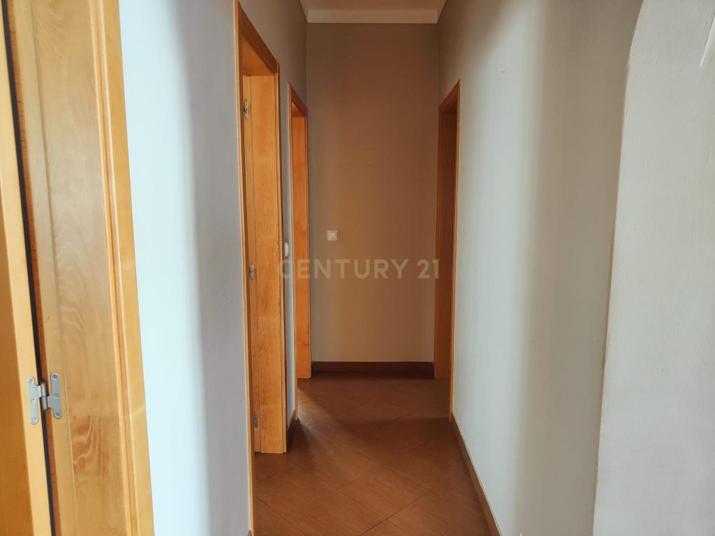 Prédio Bi-Familiar T2 e 2 Anexos Tipologia T1 Em Zona Residencial Tranquila Na Póvoa de Santo Adrião  - Image 35
