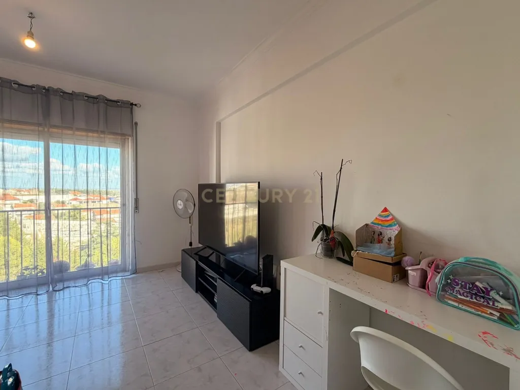 Apartamento T2 em Vialonga com Vista para o Rio - Image 11