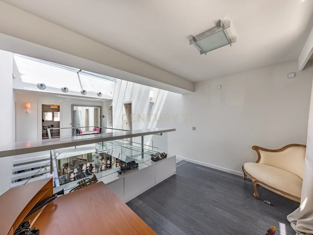 Villa de Design em Segunda Linha de Mar em Sitges com Mobiliário de Marcas de Luxo - Image 47