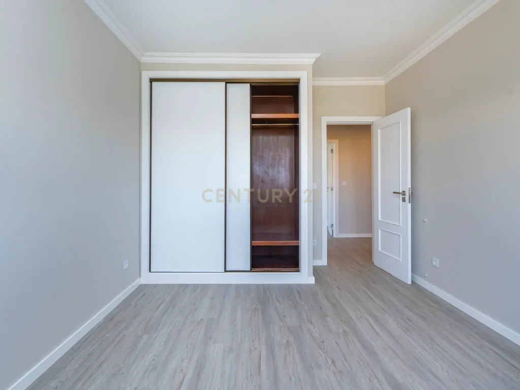 Apartamento Remodelado com Vista Mar na Ericeira, lugar de parqueamento - Image 29