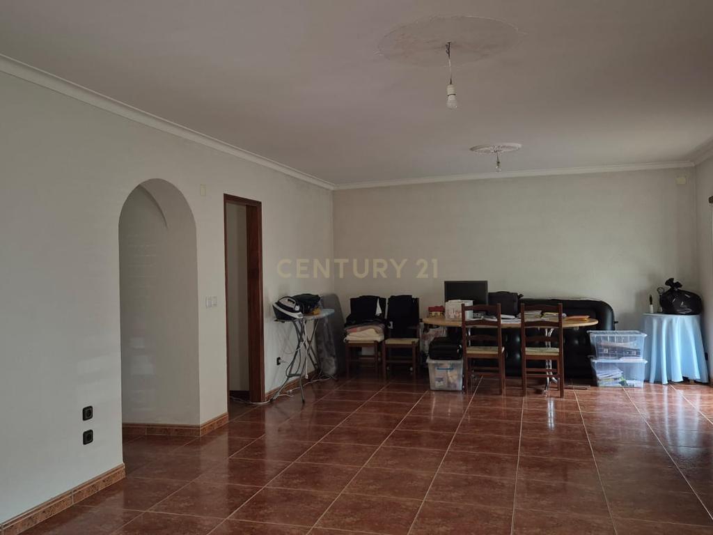 Espetacular Moradia T4 com Jardim e Vista Panorâmica em Pombal - Image 16