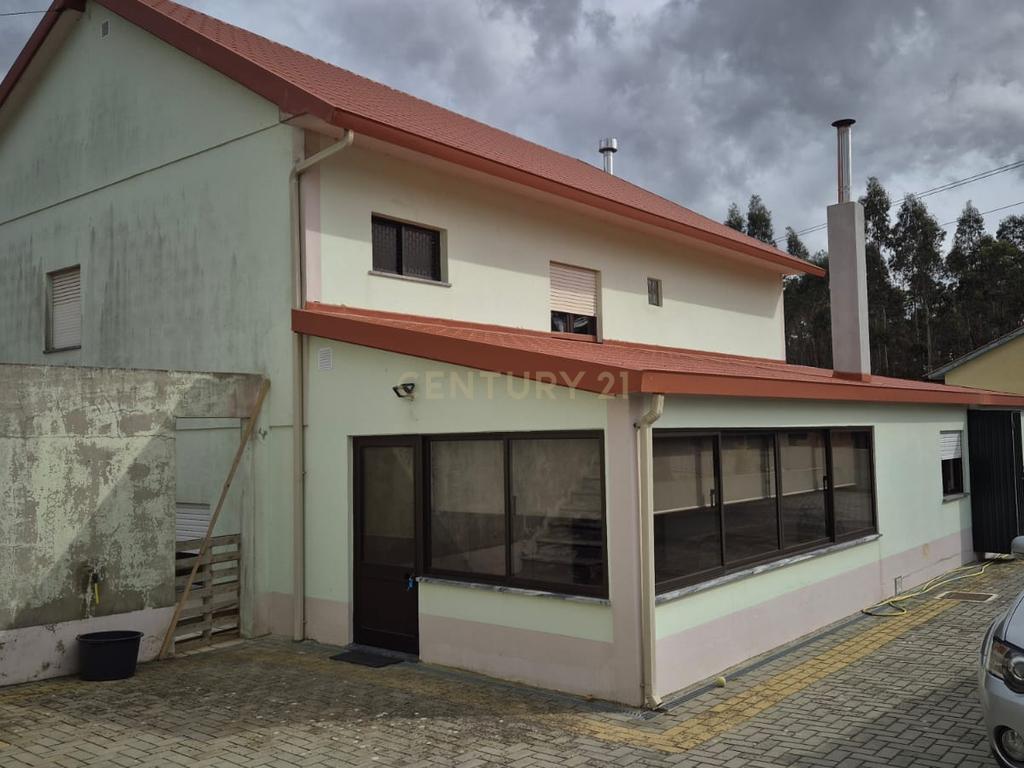 Espetacular Moradia T4 com Jardim e Vista Panorâmica em Pombal - Image 22