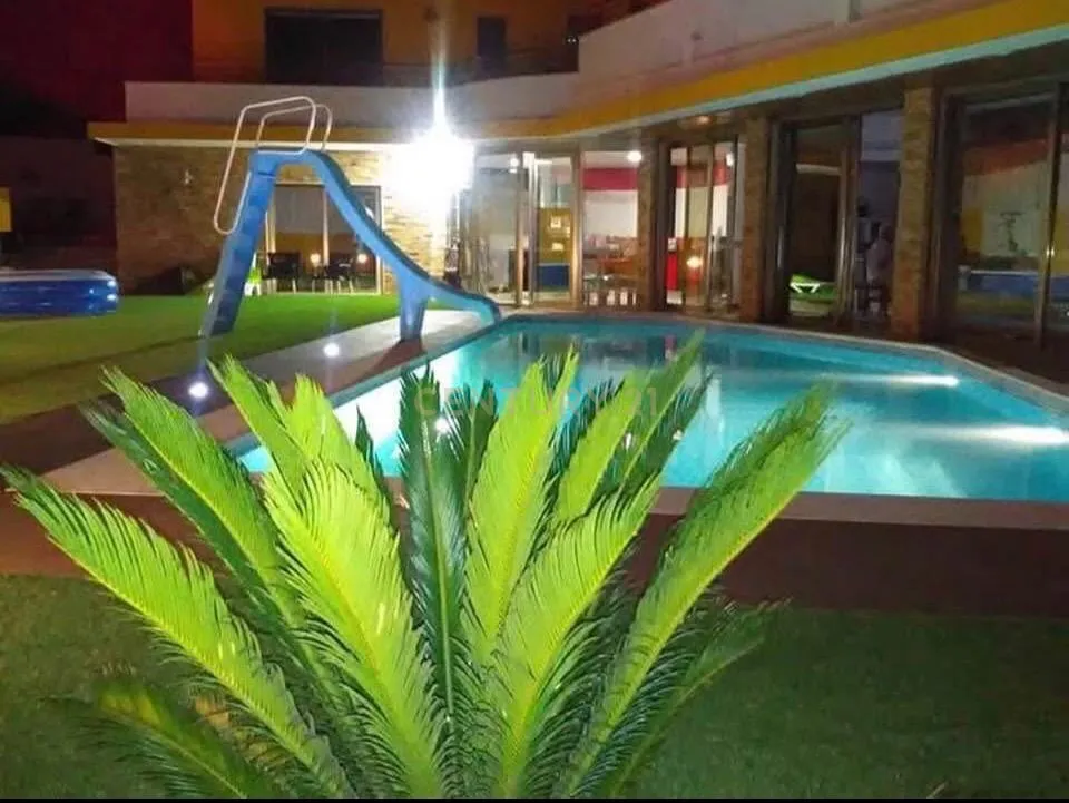 Casa T5 em Sesimbra, Setúbal com Piscina e Jardim Privado - Image 2