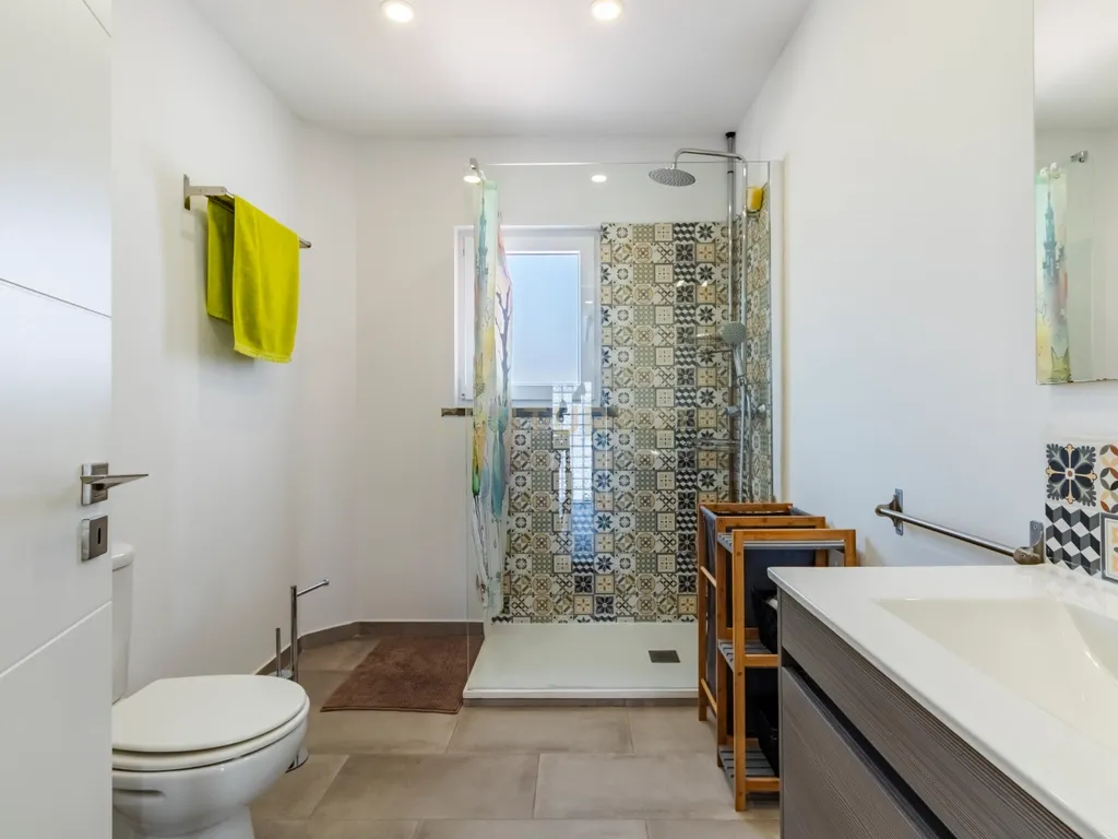 Moradia T4 como nova com piscina na Marisol em Lote de 500m² - Image 104