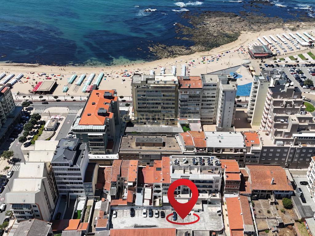Lugar de Garagem à Venda, a 150m da praia no centro da Póvoa de Varzim, Porto - Image 1