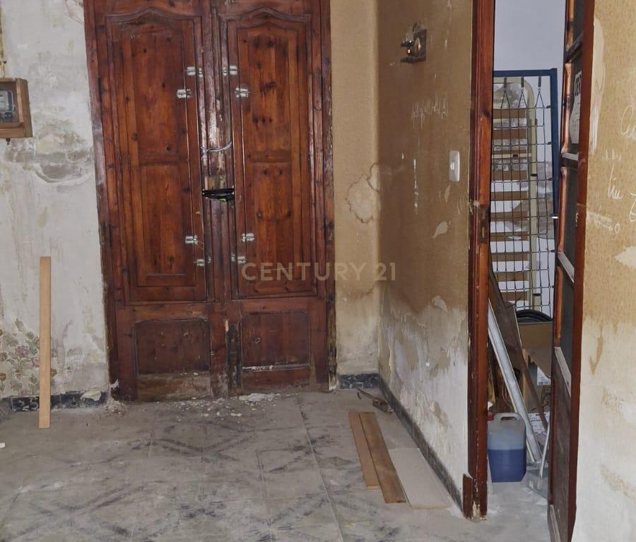 Moradia original para renovar em Benetússer – Localização privilegiada e sem risco de inundação! - Image 8