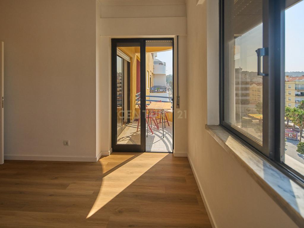 Apartamento T1  Renovado com Vista Panorâmica Costa da Caparica - Almada - Image 15