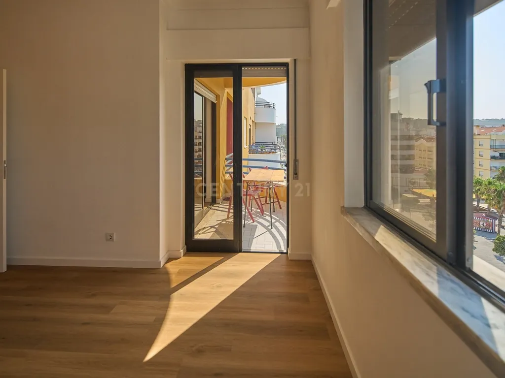 Apartamento T1 Renovado com Vista Panorâmica Costa da Caparica - Almada - Image 15