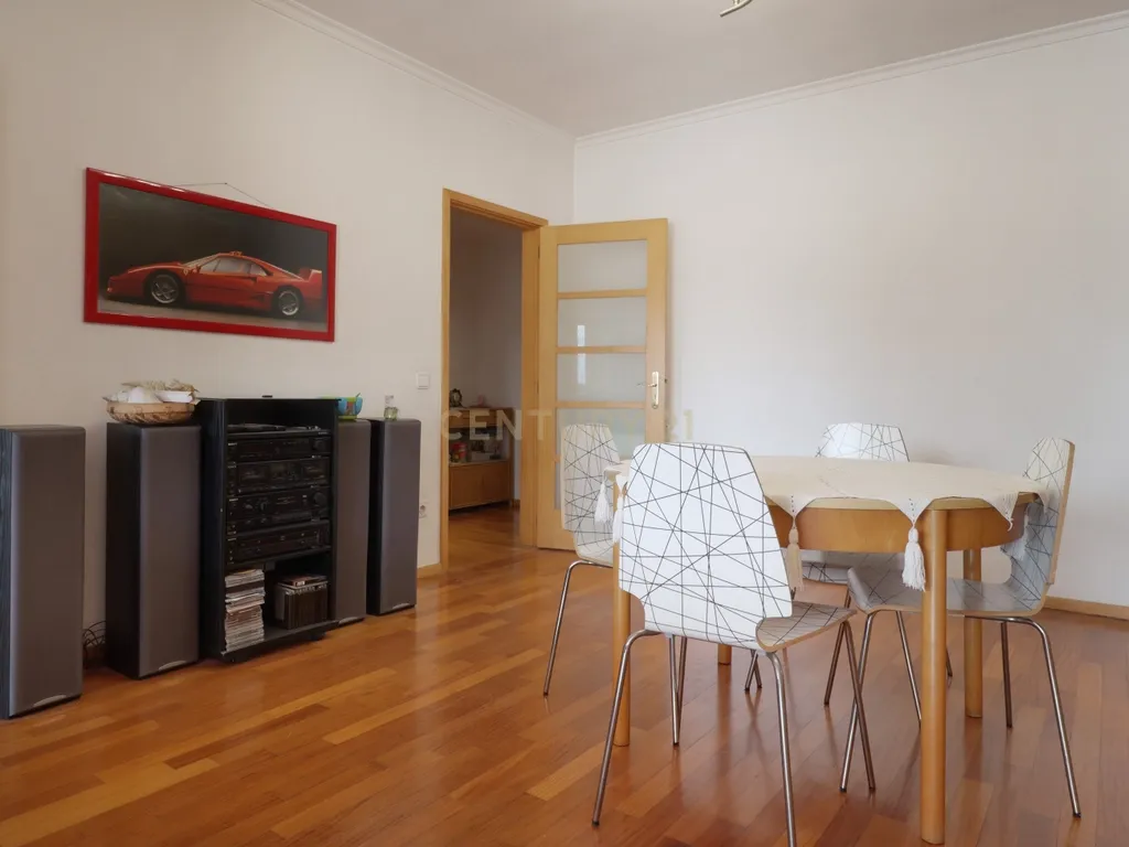 Apartamento T3 Caulinos, 2 Lugares de Garagem e Arrumos - Image 13