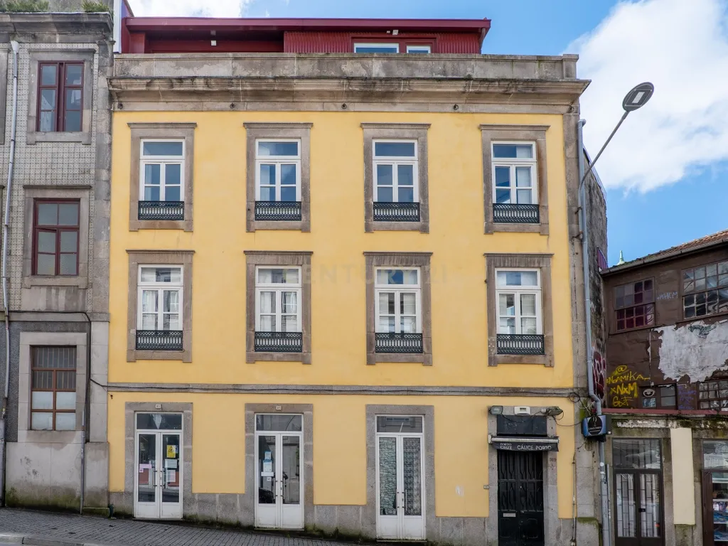 Prédio Histórico no centro do Porto - Image 1