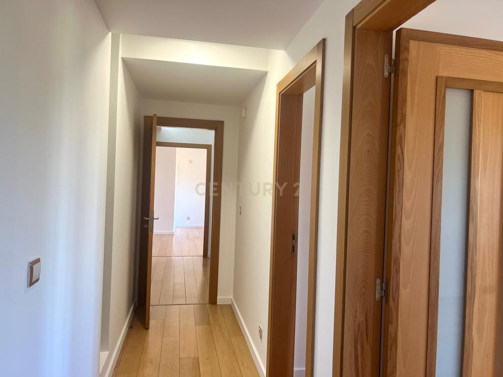 T2 com parqueamento e arrecadação -  Casas do Lago Serra de Carnaxide Amadora - Image 21