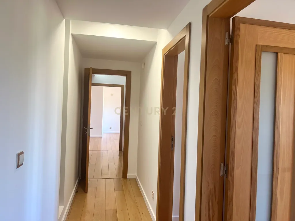 T2 com parqueamento e arrecadação - Casas do Lago Serra de Carnaxide Amadora - Image 21