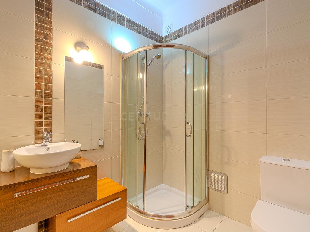 Apartamento T2 de 105m2 com Varanda e Vista Campo – Páteo, Albufeira - Image 12