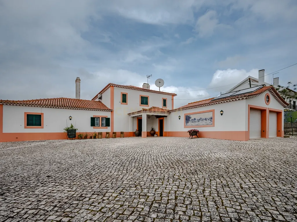 Moradia de sonho com Piscina, 7 Divisões e com Terreno 8461 m2 – Excelente Localização, a 40 minutos de Lisboa ! - Image 50