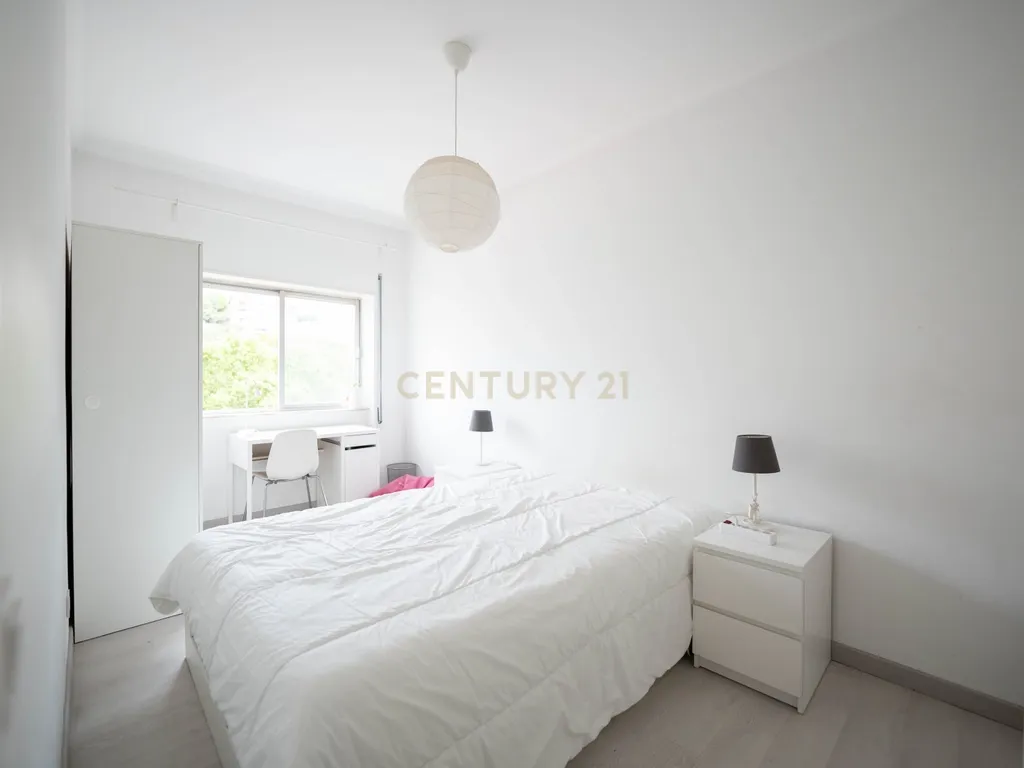 Venda | Apartamento T2 + Sala convertida em dois quartos | Mobilado e equipado na Rua Padre António Vieira em Coimbra - Image 5