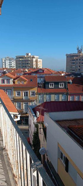 Edifício T4 em Chaves com Luz Natural e Varanda - Image 18