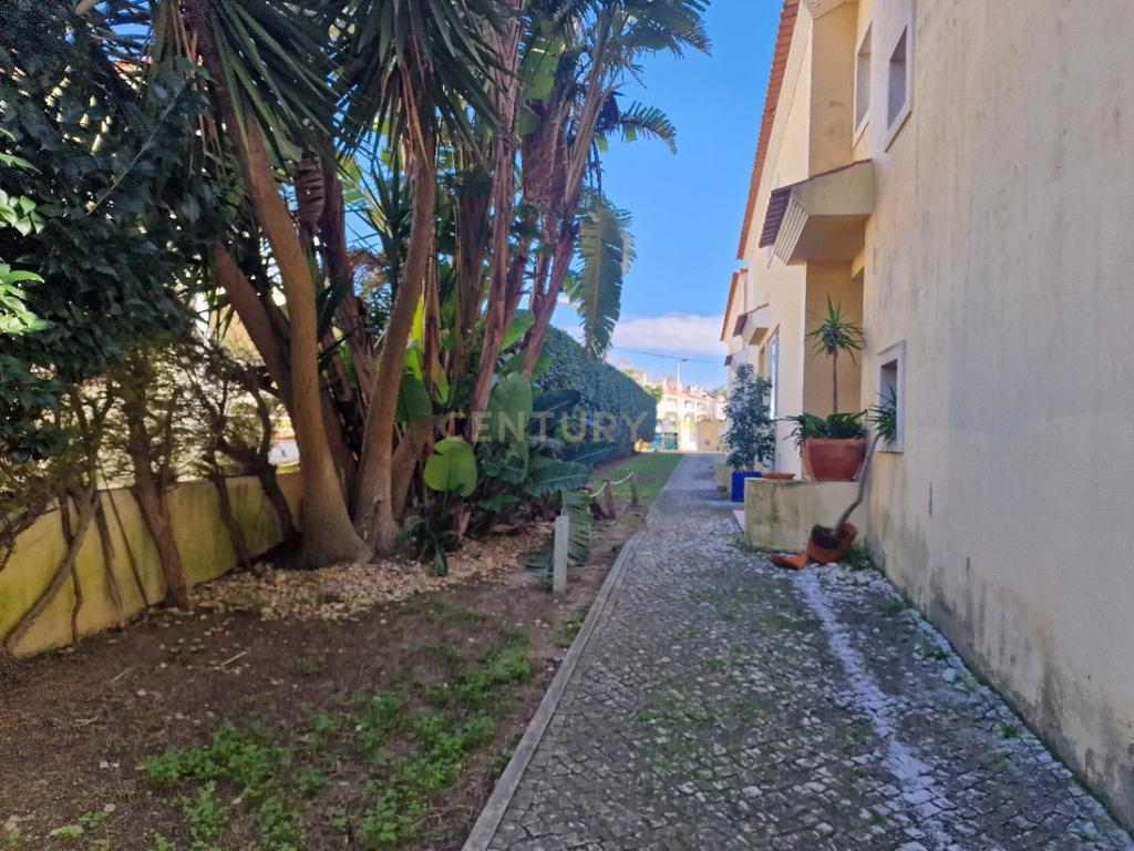 Moradia T3 em banda na Rua Josefina Silva, Aldeia de Juzo, Cascais - Image 7