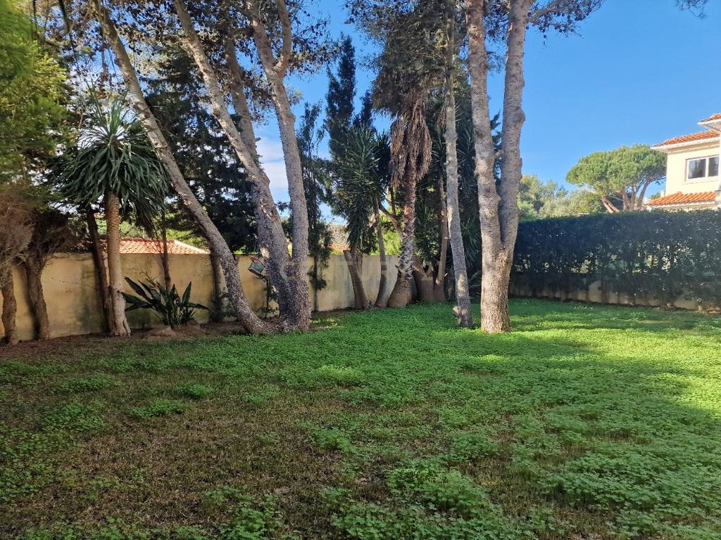 Moradia T3 em banda na Rua Josefina Silva, Aldeia de Juzo, Cascais - Image 10