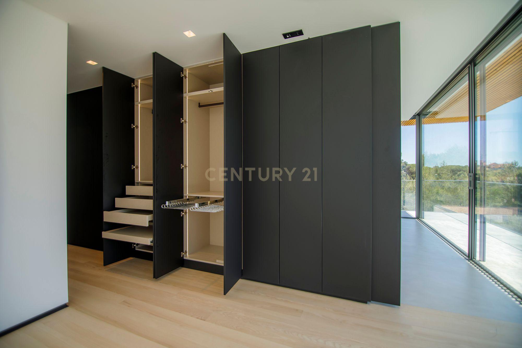 Magnifica Moradia T4 em Cascais - Image 24