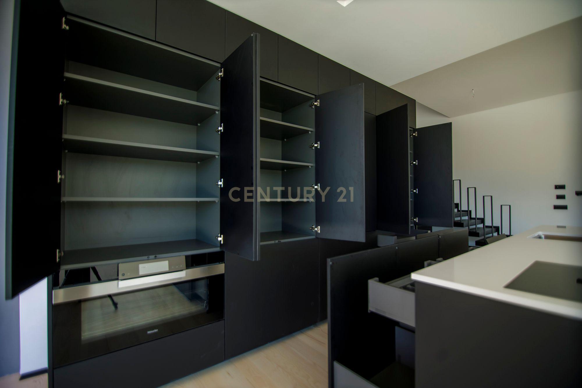 Magnifica Moradia T4 em Cascais - Image 17