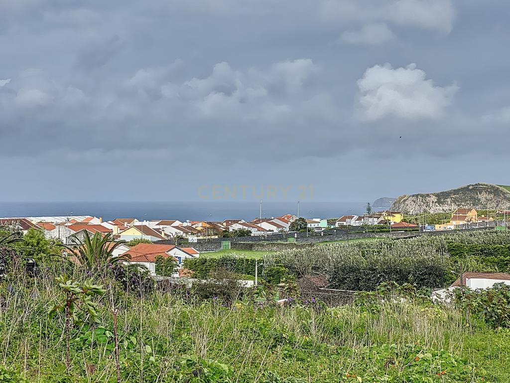 Terreno com 5320m2 com Vista Mar e Serra em Areias de Rabo de Peixe! - Image 1