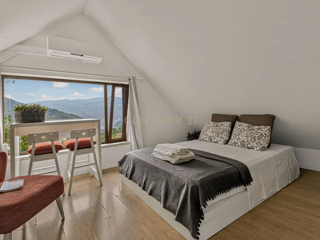 Investimento Raro no Gerês – Propriedade com 3 Apartamentos Independentes e Vista Deslumbrante para a Albufeira da Caniçada - Image 4