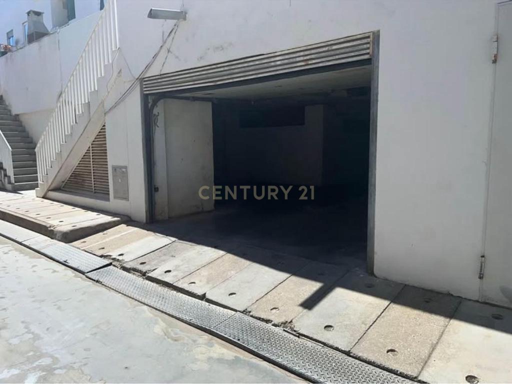 NÃO PERCA ESTA GRANDE OPORTUNIDADE!  GARAGEM EM BOX DE GRANDES DIMENSÕES COM 25M2 MUITO BEM LOCALIZADA EM SILVES PRÓXIMA DE TODAS AS COMODIDADES E SERVIÇOS. - Image 6