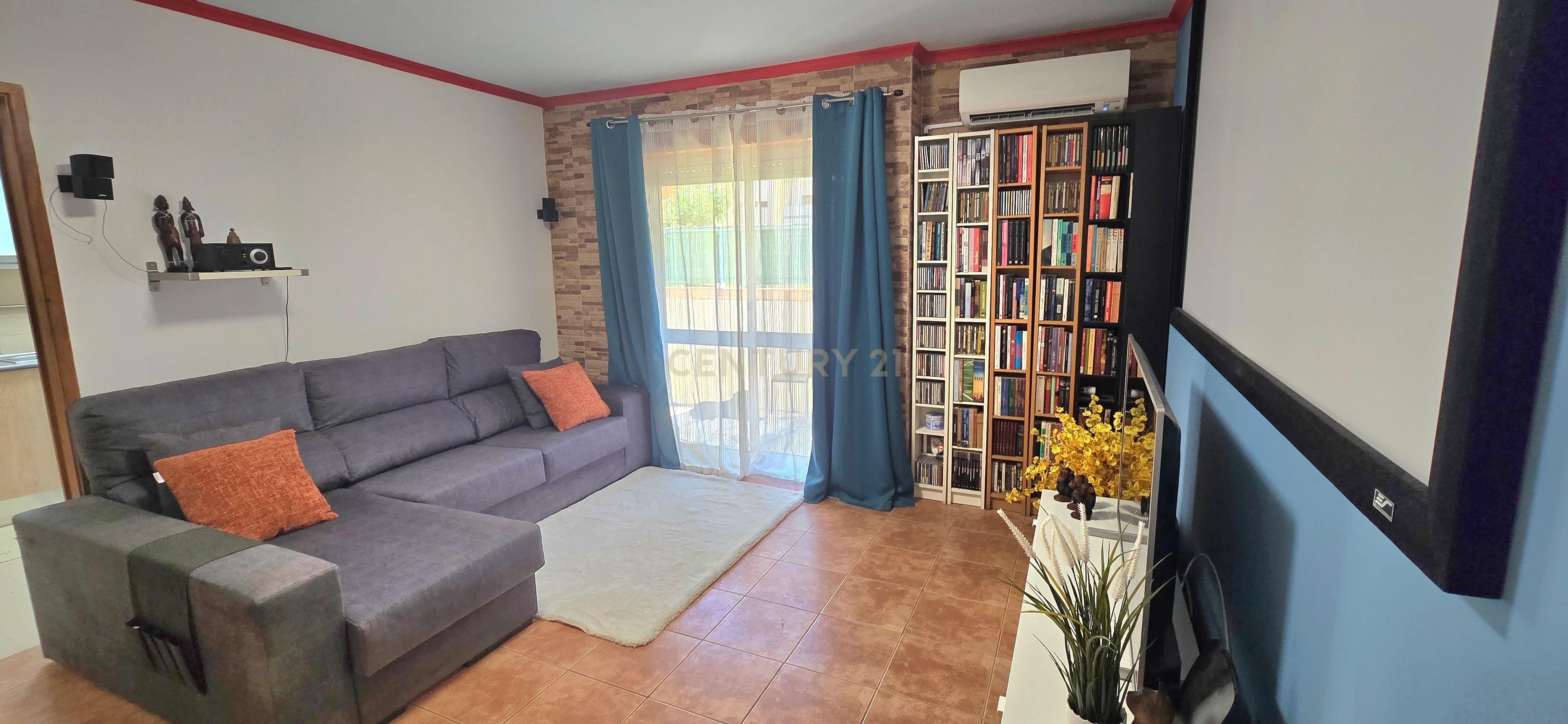 Apartamento T1 Moderno com Logradouro Privativo e AC – Monte da Caparica