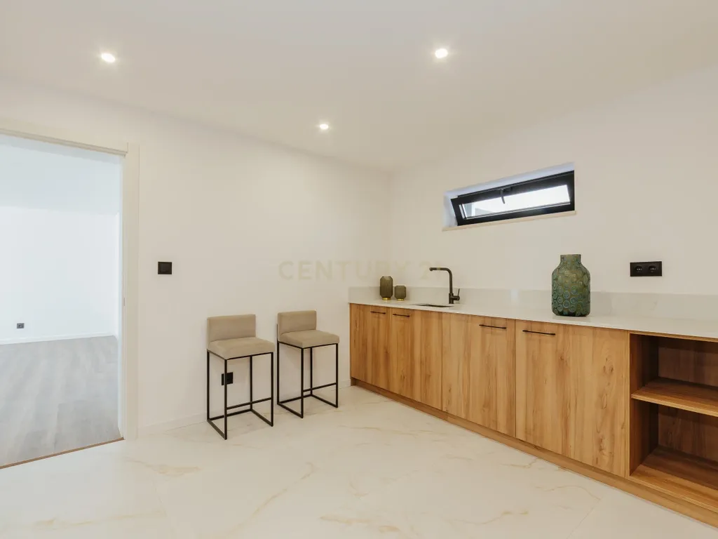 Moradia T4 com piscina e 3 suites | A escolha inteligente para viver com mais espaço a minutos de Lisboa - Image 38