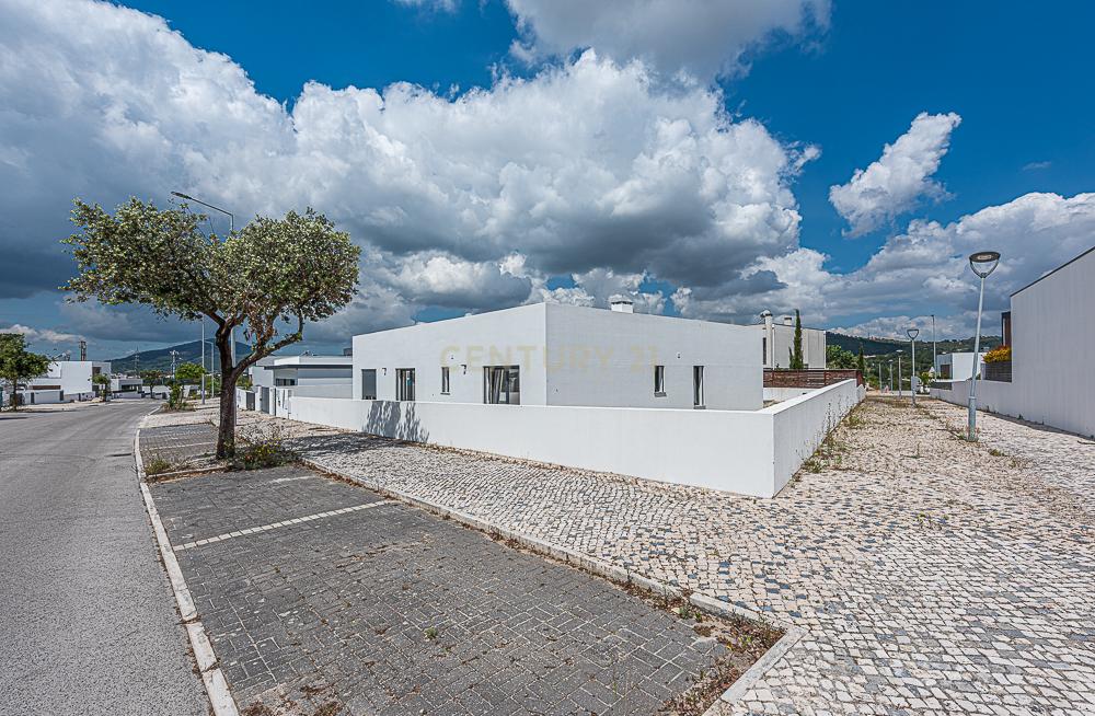 Moradia Isolada em Setúbal - MORADIA NOVA A ESTREAR - Image 4