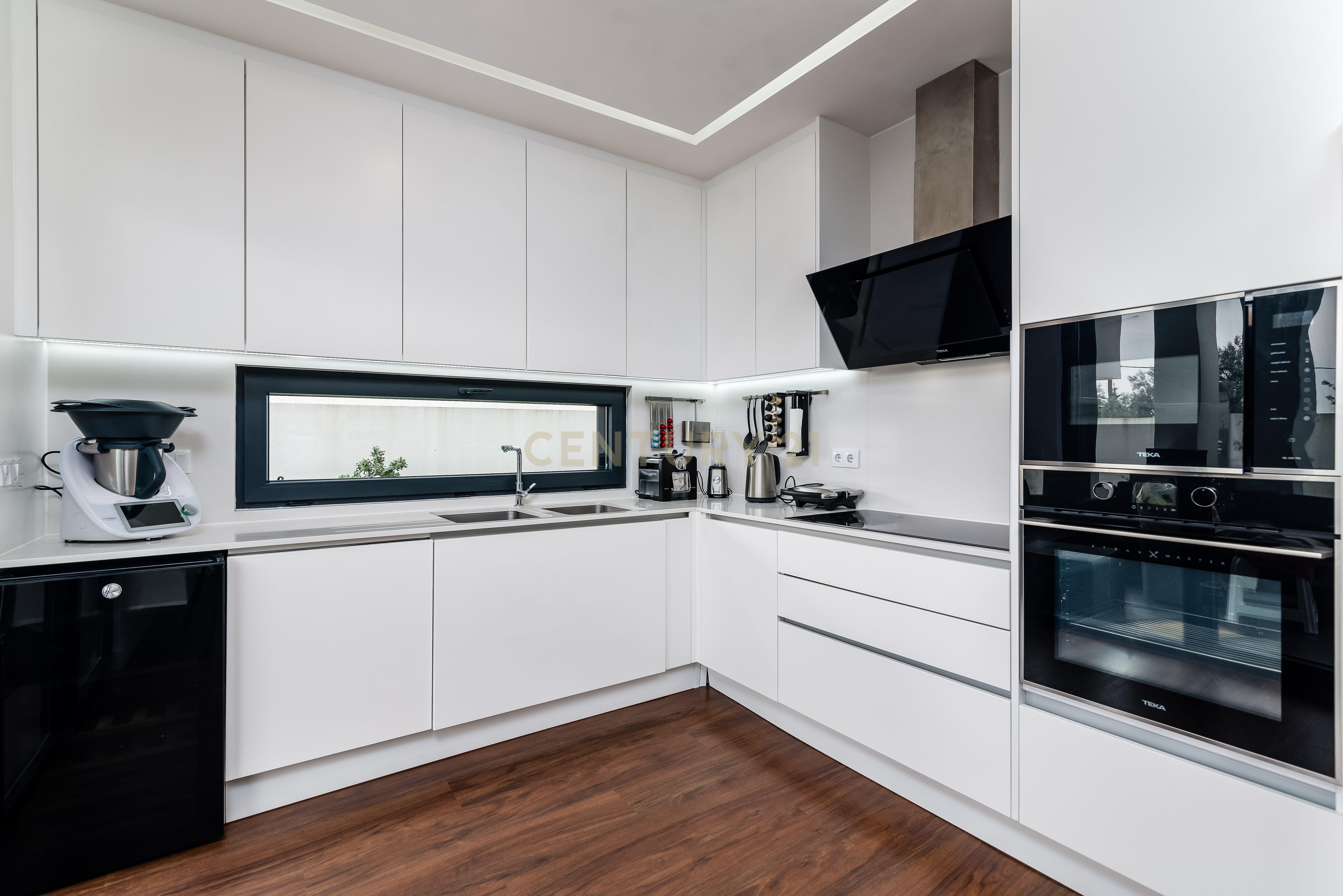 Luxuosa Moradia T3 com Vista Panorâmica em Loures, Lisboa para investimento! - Image 11