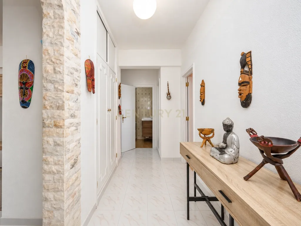 T3 Semi-Remodelado em São Sebastião, Setúbal - Image 7