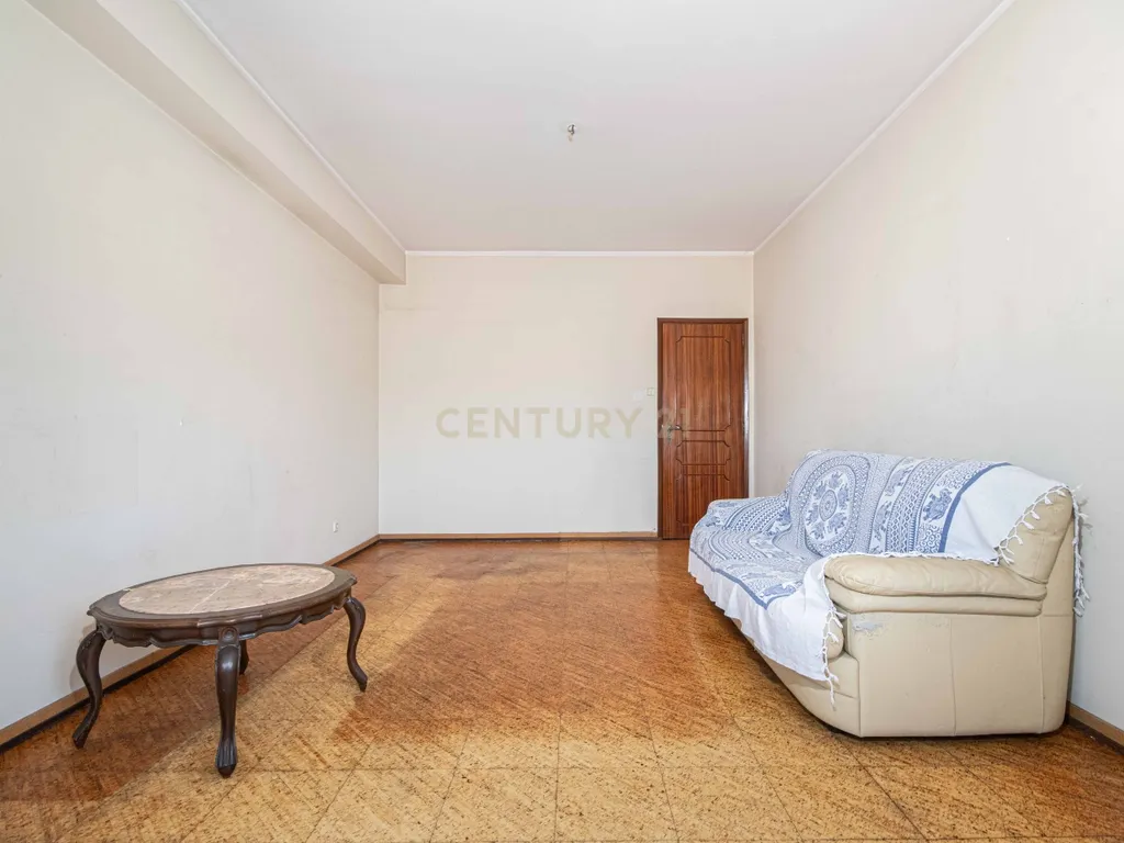 Apartamento T3 com mais de 100m² em Odivelas - Image 4