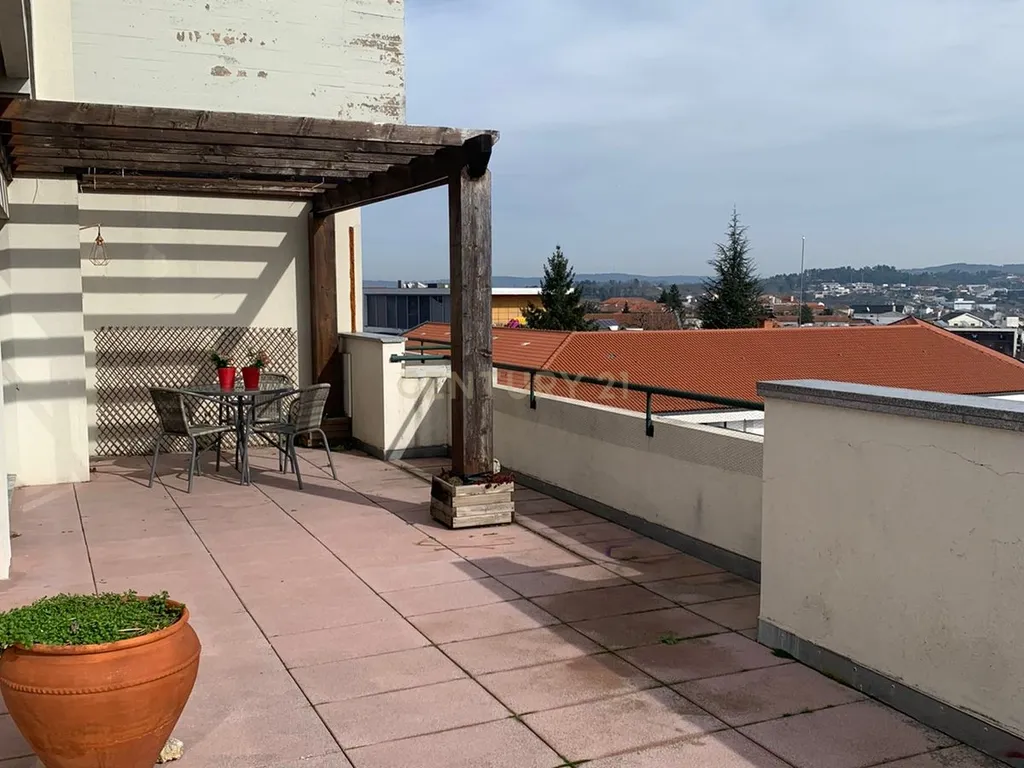 Apartamento Espaçoso em Sernancelhe com Terraço e Garagem - Image 13