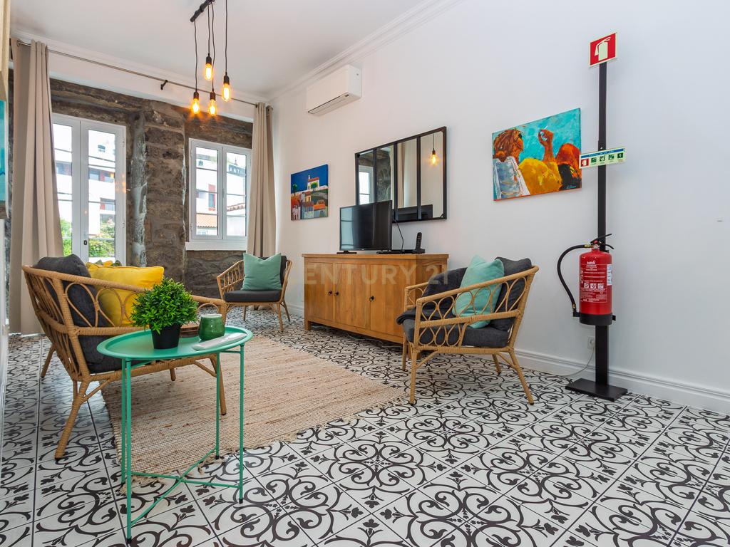 Casa Renovada com Vista para a Cidade em Ponta Delgada - Image 27