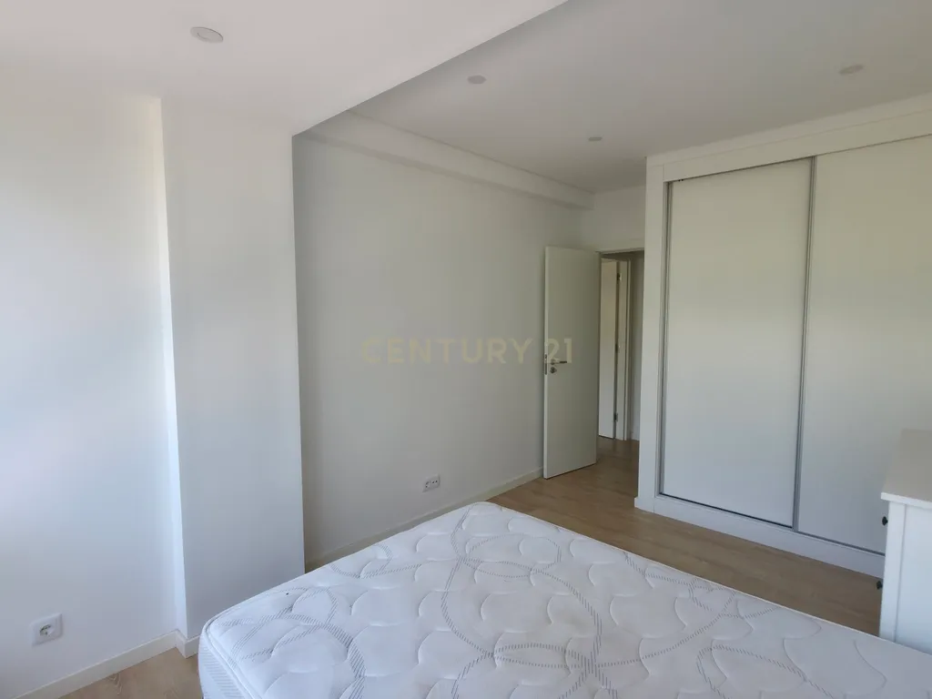 Apartamento T2 Remodelado, Oeiras. - Image 14