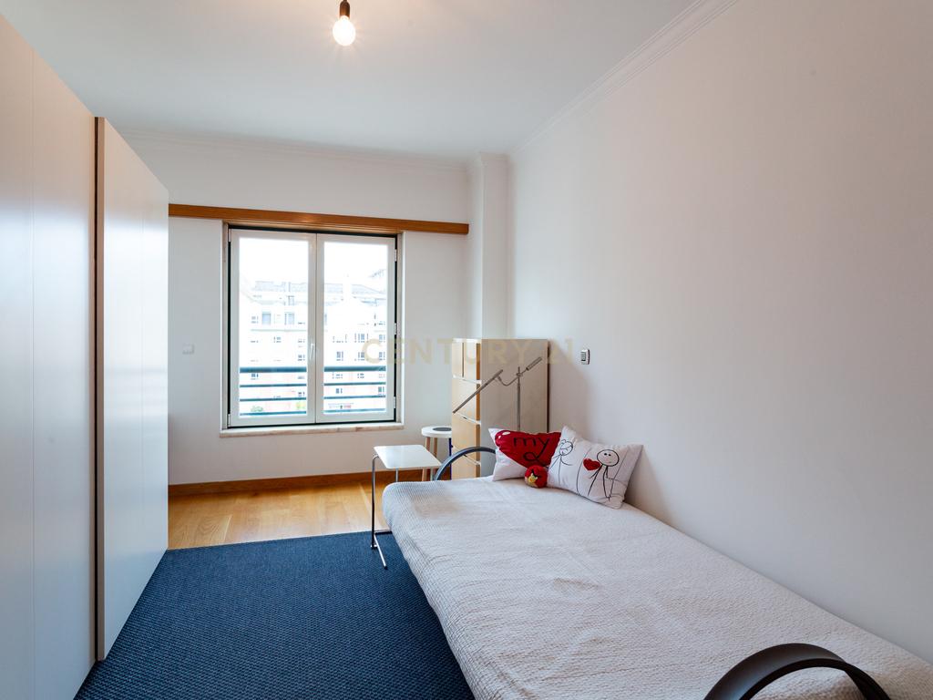 Apartamento T4 mobilado no Parque dos Príncipes - Image 24