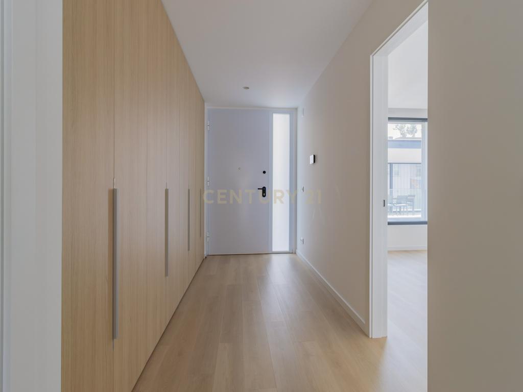Excelente Penthouse T2 NOVA a 300 metros da praia - Image 16