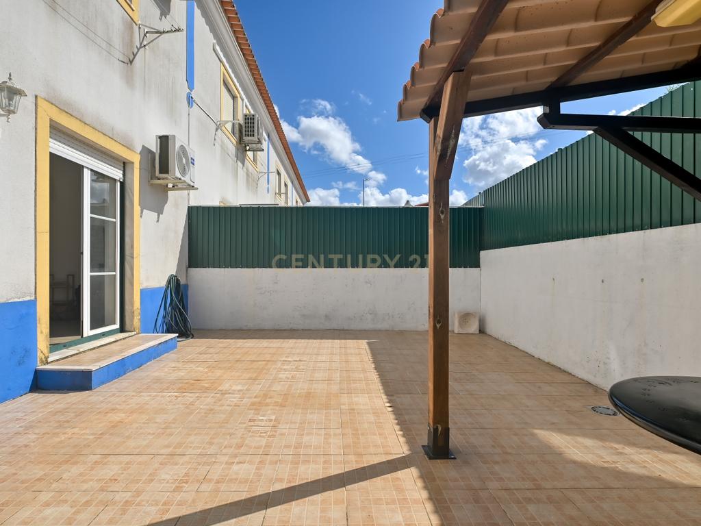 Apartamento T2 em Milharado, com terraço e parquemento - Image 2