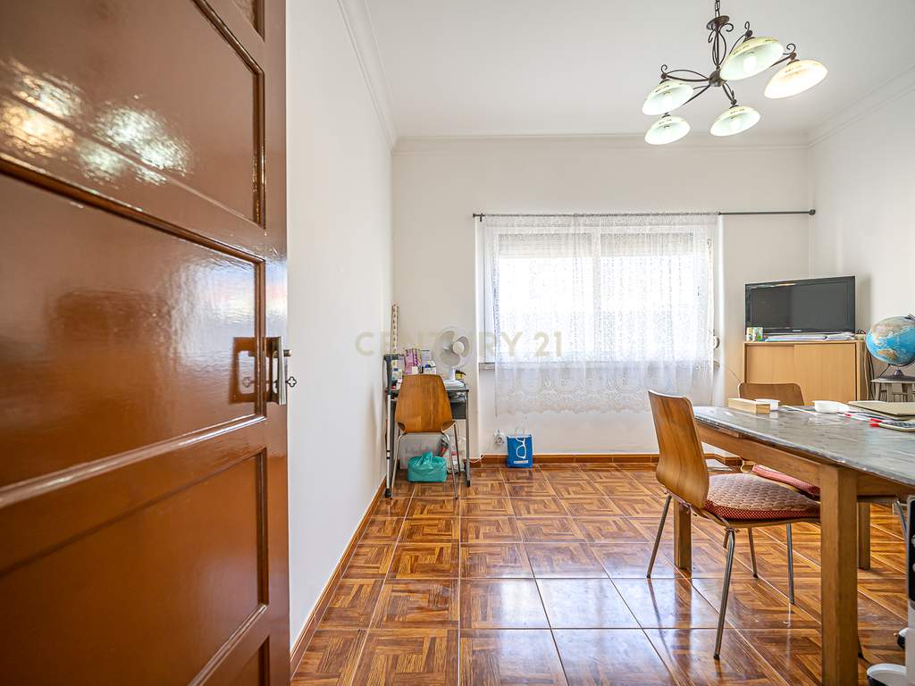 APARTAMENTO T1 EM CAMPO DE OURIQUE - Image 5