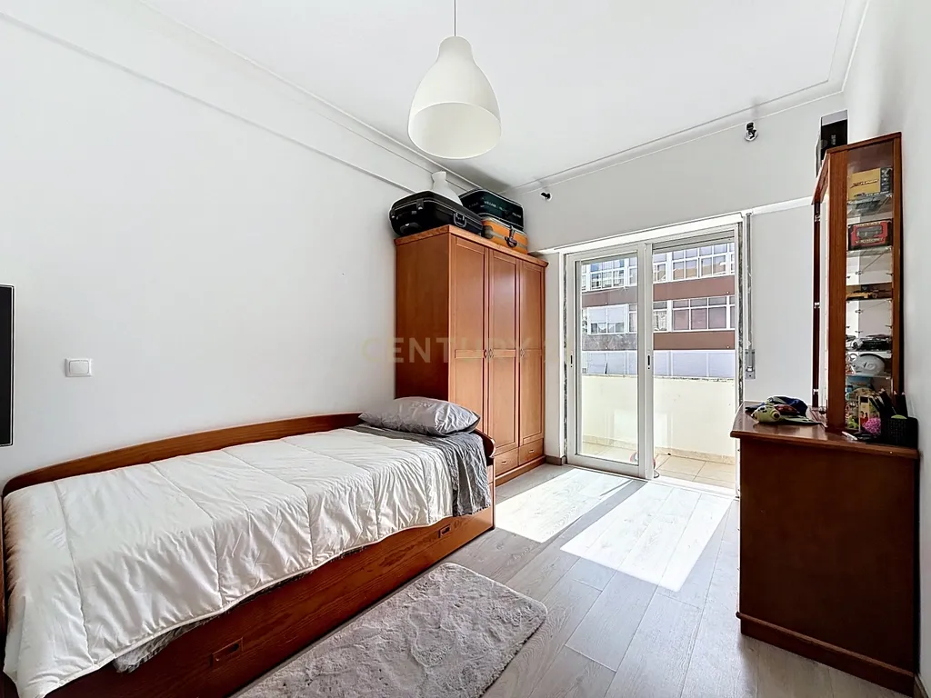 Apartamento T3 em Amora, Seixal - Oportunidade Única! - Image 25