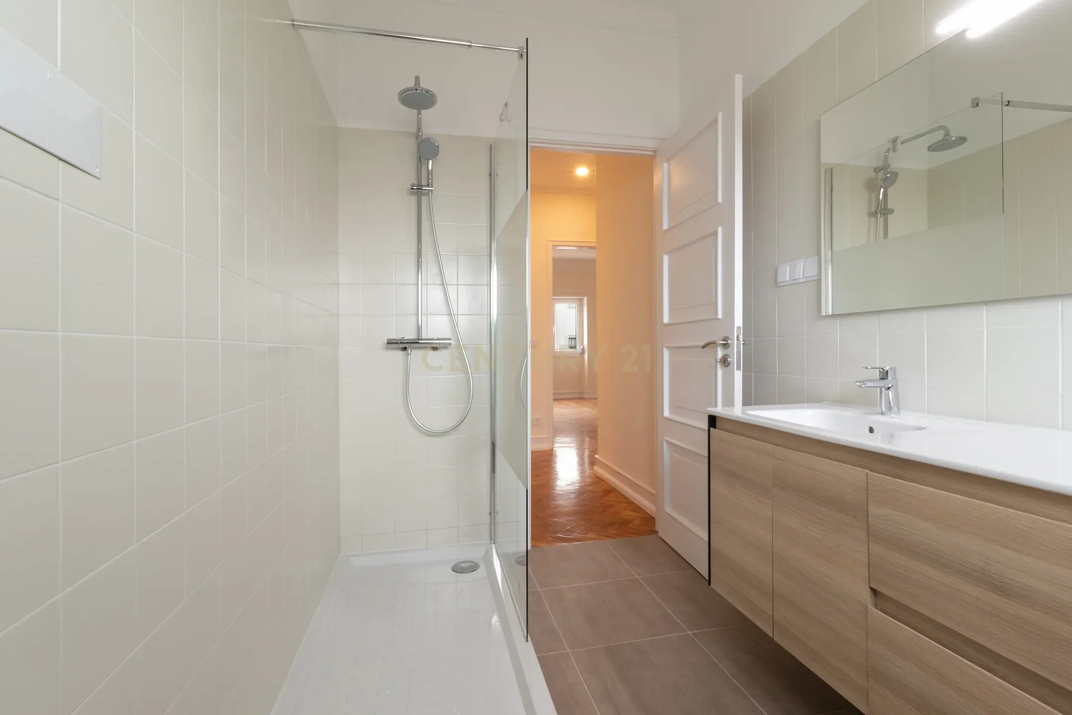 Apartamento T3 renovado no Bairro de São Miguel, Alvalade. Para Arrendar! - Vista 6
