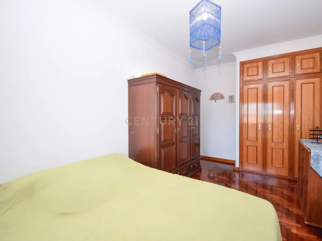 Apartamento T3, com 107 m² de área útil, estúdio musical com 40 m² e garagem fechada , varanda e arrecadação - Image 18