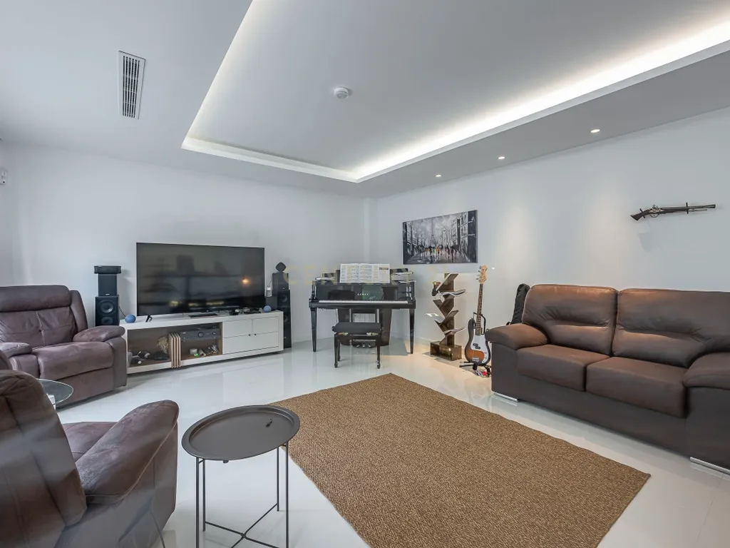 Moradia de Luxo a 500 Metros da Praia - Image 5